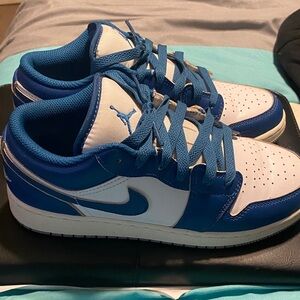 Big kids Blue and White Retro Jordan ones low, size 5.5Y/7W